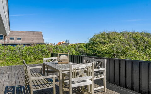 Märta - 300M from the Sea: Træ, Planke, Hårdttræ, Dæk, Boardwalk, Gelænder, Trægulve, Altan, Veranda, Skygge