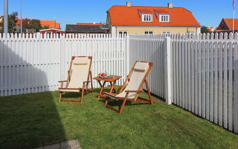 Ejda - 700M from the Sea: Indretning, Loft, Lejlighed, Gulvbelægning, Møbel, Etage, Værelse, Belysning, Hjem, Couch