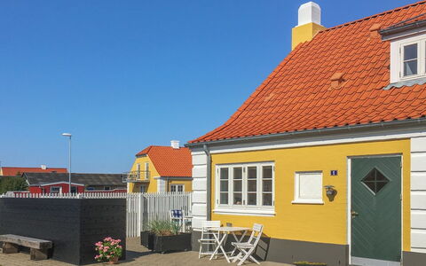 Ejda - 700M from the Sea: Bygning, Tag, Hus, Hjem, Facade, Boligområde, Arkitektur, Sidespor, Sommerhus, Dør