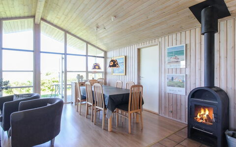 Terttu - 300M from the Sea: Træ, Veranda, Dør, Sommerhus, Hårdttræ, Loft, Bejdse, Planke, Dæk, Design