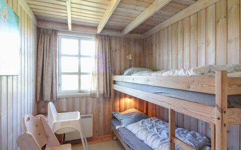 Terttu - 300M from the Sea: Køjeseng, Væg, Træ, Soveværelse, Indretning, Seng, Loft, Etage, Møbel, Gulvbelægning