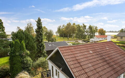 Melina - 100M from the Sea: Svømmepøl, Udendørs Møbler, Møbel, Udvej, Flise, Eco Hotel, Skygge, Stol, Fritid, Estate