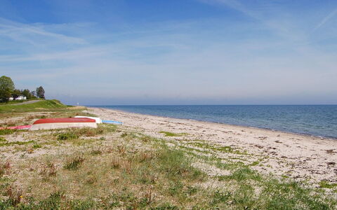 Melina - 100M from the Sea: Svømmepøl, Udendørs Møbler, Møbel, Udvej, Flise, Eco Hotel, Skygge, Stol, Fritid, Estate