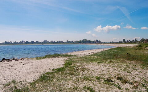 Melina - 100M from the Sea: Svømmepøl, Udendørs Møbler, Møbel, Udvej, Flise, Eco Hotel, Skygge, Stol, Fritid, Estate