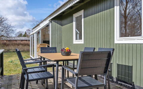 Cordelia - 400M from the Sea: Svømmepøl, Udendørs Møbler, Møbel, Udvej, Flise, Eco Hotel, Skygge, Stol, Fritid, Estate