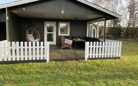 Cordelia - 400M from the Sea: Svømmepøl, Udendørs Møbler, Møbel, Udvej, Flise, Eco Hotel, Skygge, Stol, Fritid, Estate