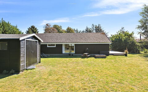 Aderice - 1Km from the Sea: Møbel, Indretning, Gulvbelægning, Træ, Etage, Loft, Trægulve, Stol, Bord, Belysning