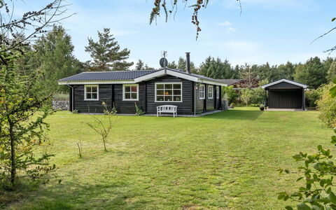 Botwith - 400M from the Sea: Svømmepøl, Udendørs Møbler, Møbel, Udvej, Flise, Eco Hotel, Skygge, Stol, Fritid, Estate