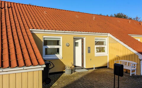 Oddi - 900M from the Sea: Træ, Hjem, Veranda, Dæk, Hårdttræ, Tag, Bejdse, Trægulve, Eco Hotel