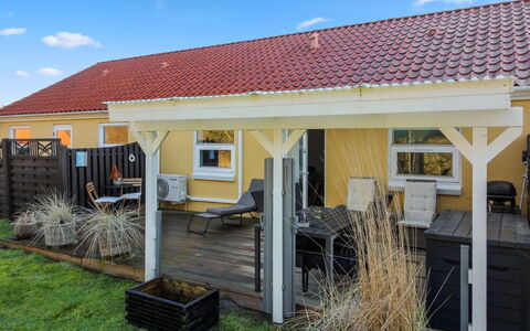Oddi - 900M from the Sea: Træ, Hjem, Veranda, Dæk, Hårdttræ, Tag, Bejdse, Trægulve, Eco Hotel