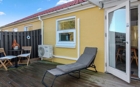 Oddi - 900M from the Sea: Træ, Hjem, Veranda, Dæk, Hårdttræ, Tag, Bejdse, Trægulve, Eco Hotel