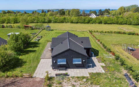 Gregor - 300M from the Sea: Lejlighed, Skygge, Altan, Stol, Hegn, Udendørs Møbler, Aluminium, Kunstgræs