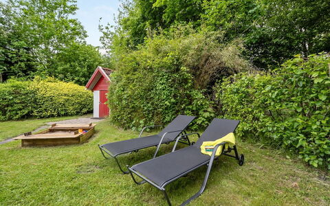 Corinna - 28Km from the Sea: Møbel, Indretning, Stol, Gulvbelægning, Bord, Udvej, Etage, Loft, Værelse, Eco Hotel