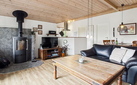 Tolke - 29Km from the Sea: Møbel, Gulvbelægning, Indretning, Træ, Etage, Trægulve, Loft, Couch, Stue, Værelse