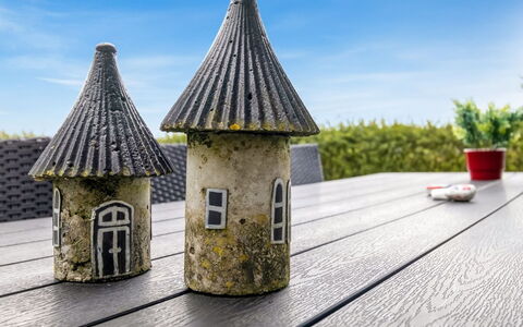 Tolke - 29Km from the Sea: Bygning, Hus, Vindue, Hjem, Tag, Boligområde, Busk, Sommerhus, Land Lot