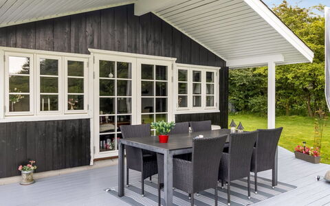 Tolke - 29Km from the Sea: Bygning, Hus, Vindue, Hjem, Tag, Boligområde, Busk, Sommerhus, Land Lot