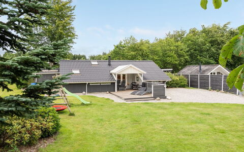 Thorolf - 30Km from the Sea: Svømmepøl, Udendørs Møbler, Møbel, Udvej, Flise, Eco Hotel, Skygge, Stol, Fritid, Estate