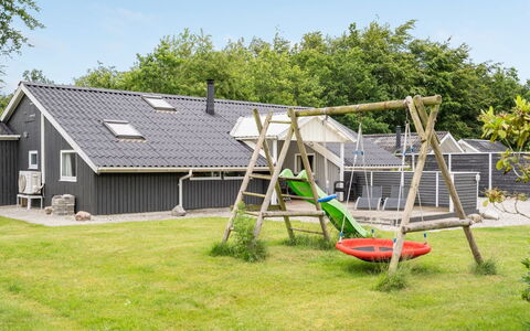 Thorolf - 30Km from the Sea: Svømmepøl, Udendørs Møbler, Møbel, Udvej, Flise, Eco Hotel, Skygge, Stol, Fritid, Estate