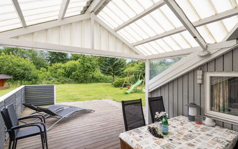 Thorolf - 30Km from the Sea: Svømmepøl, Udendørs Møbler, Møbel, Udvej, Flise, Eco Hotel, Skygge, Stol, Fritid, Estate
