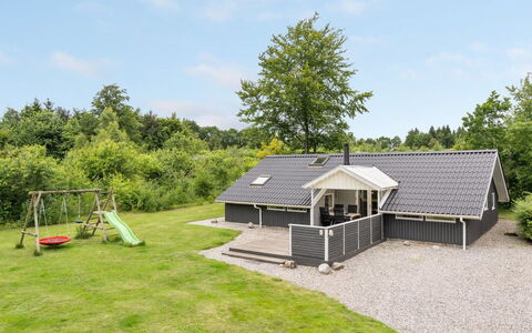 Thorolf - 30Km from the Sea: Svømmepøl, Udendørs Møbler, Møbel, Udvej, Flise, Eco Hotel, Skygge, Stol, Fritid, Estate