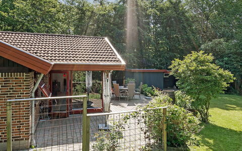 Gisele - 30Km from the Sea: Møbel, Indretning, Stol, Gulvbelægning, Bord, Udvej, Etage, Loft, Værelse, Eco Hotel