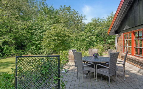 Gisele - 30Km from the Sea: Møbel, Indretning, Stol, Gulvbelægning, Bord, Udvej, Etage, Loft, Værelse, Eco Hotel