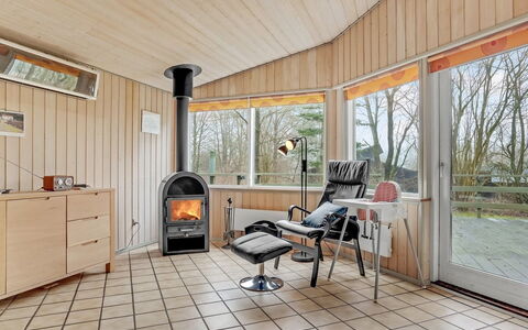Joonatan - 30Km from the Sea: Bygning, Hus, Vindue, Hjem, Tag, Boligområde, Busk, Sommerhus, Land Lot