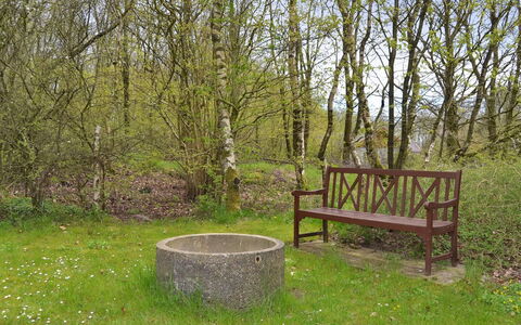 Joonatan - 30Km from the Sea: Bygning, Hus, Vindue, Hjem, Tag, Boligområde, Busk, Sommerhus, Land Lot