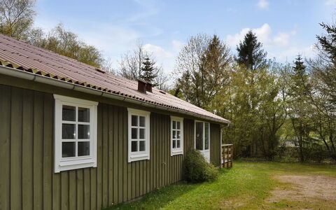 Joonatan - 30Km from the Sea: Bygning, Hus, Vindue, Hjem, Tag, Boligområde, Busk, Sommerhus, Land Lot