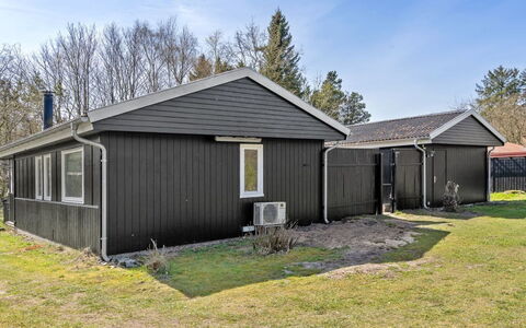 Amara: Møbel, Indretning, Gulvbelægning, Træ, Etage, Loft, Trægulve, Stol, Bord, Belysning