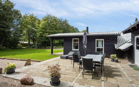 Hedwig - 30Km from the Sea: Møbel, Indretning, Stol, Gulvbelægning, Bord, Udvej, Etage, Loft, Værelse, Eco Hotel