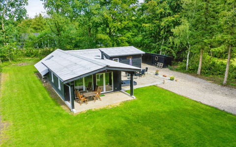 Hedwig - 30Km from the Sea: Møbel, Indretning, Stol, Gulvbelægning, Bord, Udvej, Etage, Loft, Værelse, Eco Hotel