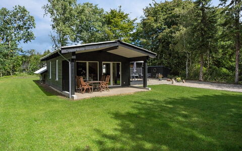 Hedwig - 30Km from the Sea: Møbel, Indretning, Stol, Gulvbelægning, Bord, Udvej, Etage, Loft, Værelse, Eco Hotel