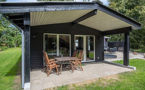 Hedwig - 30Km from the Sea: Møbel, Indretning, Stol, Gulvbelægning, Bord, Udvej, Etage, Loft, Værelse, Eco Hotel