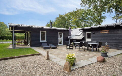Hedwig - 30Km from the Sea: Møbel, Indretning, Stol, Gulvbelægning, Bord, Udvej, Etage, Loft, Værelse, Eco Hotel