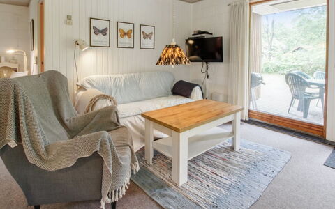 Ismo - 30Km from the Sea: Møbel, Indretning, Couch, Gulvbelægning, Træ, Etage, Stue, Loft, Værelse, Hjem