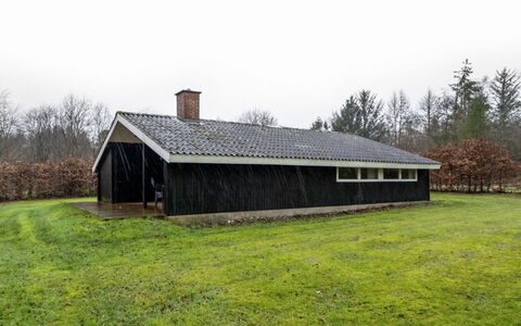 Hardy - 30Km from the Sea: Møbel, Indretning, Gulvbelægning, Træ, Etage, Loft, Trægulve, Stol, Bord, Belysning