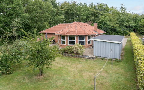 Wyatt - 30Km from the Sea: Hus, Hjem, Tag, Boligområde, Sommerhus, Estate, Stuehus, Lawn, Landscaping, Sidespor
