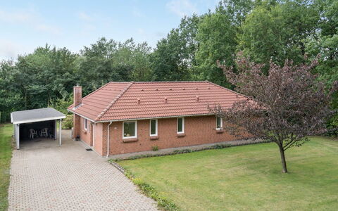 Wyatt - 30Km from the Sea: Hus, Hjem, Tag, Boligområde, Sommerhus, Estate, Stuehus, Lawn, Landscaping, Sidespor