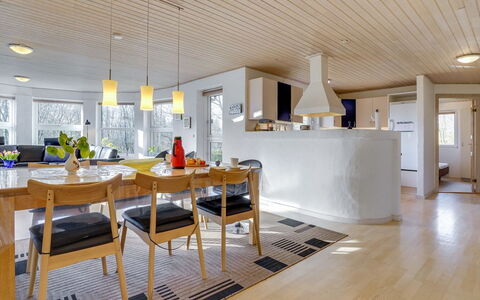 Wyatt - 30Km from the Sea: Hus, Hjem, Tag, Boligområde, Sommerhus, Estate, Stuehus, Lawn, Landscaping, Sidespor