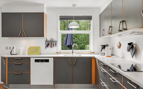 Manderup - 30Km from the Sea: Køkken, Gulvbelægning, Træ, Køkken Apparat, Indretning, Møbel, Cabinetry, Countertop, Større Bandage, Etage