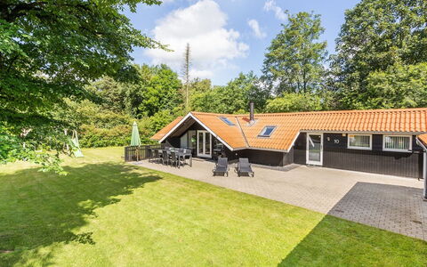 Sighrik - 30Km from the Sea: Møbel, Indretning, Stol, Gulvbelægning, Bord, Udvej, Etage, Loft, Værelse, Eco Hotel