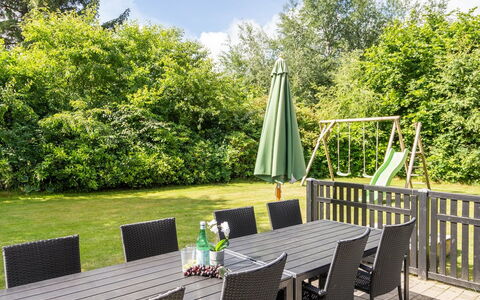 Sighrik - 30Km from the Sea: Møbel, Indretning, Stol, Gulvbelægning, Bord, Udvej, Etage, Loft, Værelse, Eco Hotel