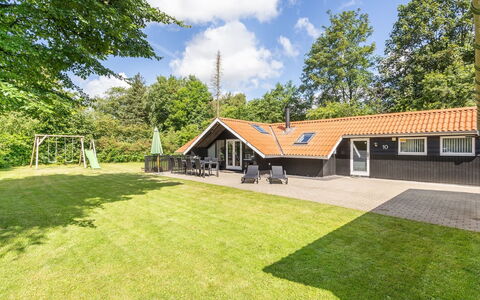 Sighrik - 30Km from the Sea: Møbel, Indretning, Stol, Gulvbelægning, Bord, Udvej, Etage, Loft, Værelse, Eco Hotel