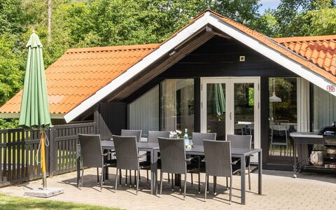 Sighrik - 30Km from the Sea: Møbel, Indretning, Stol, Gulvbelægning, Bord, Udvej, Etage, Loft, Værelse, Eco Hotel