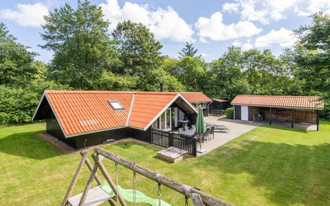 Sighrik - 30Km from the Sea: Møbel, Indretning, Stol, Gulvbelægning, Bord, Udvej, Etage, Loft, Værelse, Eco Hotel