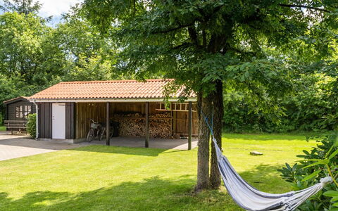 Sighrik - 30Km from the Sea: Møbel, Indretning, Stol, Gulvbelægning, Bord, Udvej, Etage, Loft, Værelse, Eco Hotel