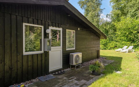 Vitus - 30Km from the Sea: Tag, Hus, Hjem, Sommerhus, Dør, Sidespor, Dæk, Veranda, Planke, Hårdttræ