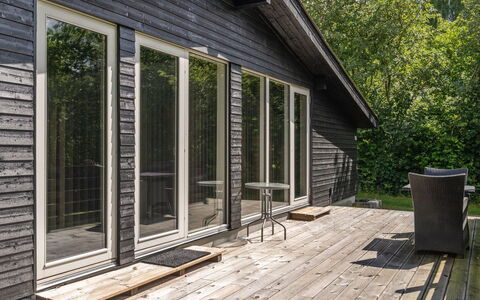 Vitus - 30Km from the Sea: Tag, Hus, Hjem, Sommerhus, Dør, Sidespor, Dæk, Veranda, Planke, Hårdttræ