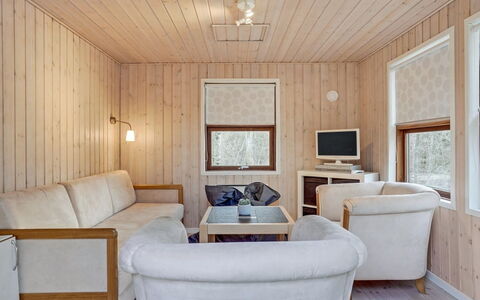 Swarte - 30Km from the Sea: Træ, Gulvbelægning, Indretning, Møbel, Etage, Værelse, Loft, Hjem, Stue, Bejdse